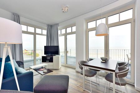 Aparthotel Anna Düne Aparthotel Anna Düne 2-33 Wangerooge - Wohn/ Essbereich mit Esstisch und Fernseher