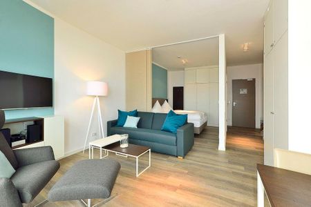 Aparthotel Anna Düne Aparthotel Anna Düne 2-36 Wangerooge - Wohn/ Essbereich mit Couch, Sessel und Fernseher