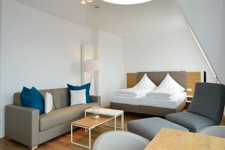 Aparthotel Anna Düne Aparthotel Anna Düne 3-41 Wangerooge - Wohn/ Essbereich mit Couch und Tisch