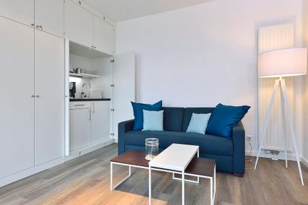 Aparthotel Anna Düne Aparthotel Anna Düne 2-40 Wangerooge - Wohn/ Essbereich mit Couch und Tisch