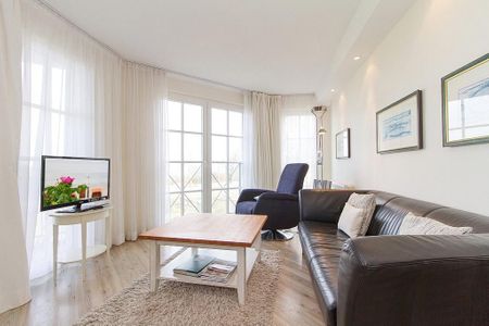 Apartmenthaus Atlantik Apartmenthaus Atlantik 113 Kühlungsborn - Wohn-Essbereich mit Couch und Flatscreen-TV