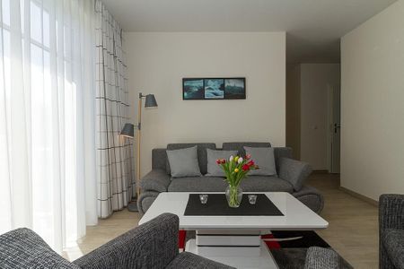 Strandschlösschen Strandschlösschen 17 Kühlungsborn - Wohn-Essbereich mit Couch
