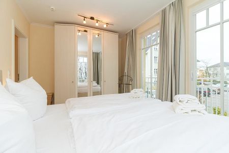 Dünenschloss Dünenschloss 4-08 Kühlungsborn - Schlafzimmer mit Doppelbett und Kleiderschrank