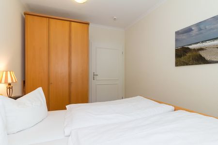 Dünenschloss Dünenschloss 4-02 Kühlungsborn - Schlafzimmer mit Doppelbett und Kleiderschrank