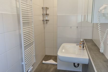 Pension Likedeeler Doppelzimmer William Kidd Pension Likedeeler - Bad mit ebenerdiger Dusche