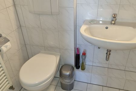 Haus Borkumitte Appartement Thor Haus Borkumitte - Bad Waschtisch und WC