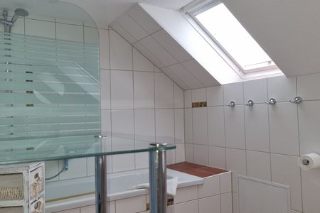 Geert-Bakker-Strasse Ferienwohnung Eddy Geert-Bakker-Straße - Bad mit Dachschräge