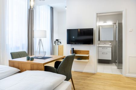 Ferienapartments am Krusespeicher Ferienapartments am Krusespeicher 0-01 Wismar - Wohn-/Schlafbereich mit Zugang zum Badezimmer