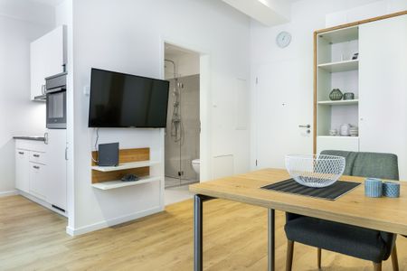 Ferienapartments am Krusespeicher Ferienapartments am Krusespeicher 0-03 Wismar - Wohn-/Schlafbereich mit Flatscreen-TV