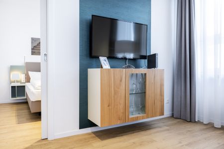 Ferienapartments am Krusespeicher Ferienapartments am Krusespeicher 1-09 Wismar - Wohn-/Essbereich mit Flatscreen-TV