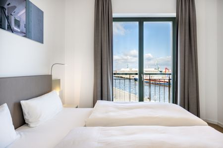 Krusespeicher Krusespeicher 3-50 Wismar - Schlafzimmer mit Doppelbett und Ausblick