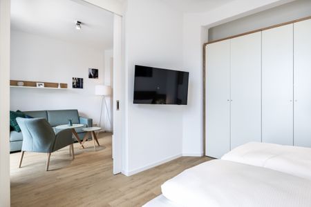 Krusespeicher Krusespeicher 3-49 Wismar - Schlafzimmer mit Kleiderschrank und TV