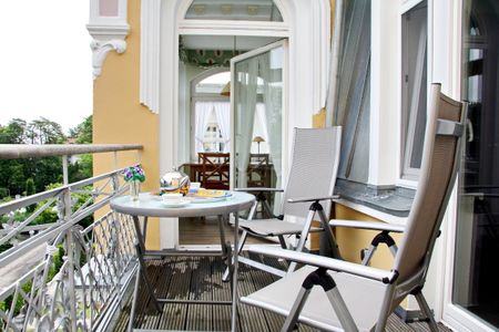 Villa Aegir Villa Aegir 121 Usedom - Balkon mit Gartenmöbeln