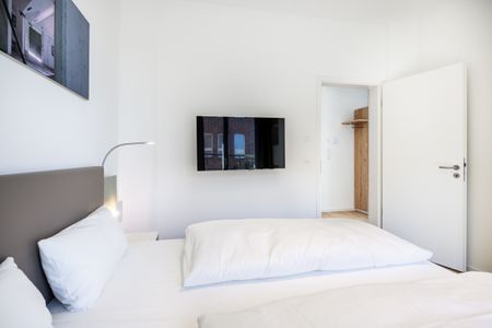 Krusespeicher Krusespeicher 3-44 Wismar - Schlafzimmer mit Doppelbett und TV