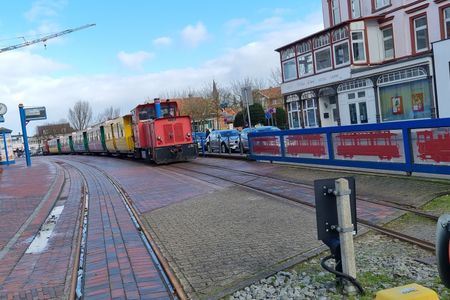 Haus Borkumitte Appartement Mellum Haus Borkumitte - Blick auf die Inselbahn