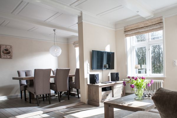 Haubarg Tetenshof Whg. 1 Frankreich  Welt Eiderstedt Umland - Wohnzimmer