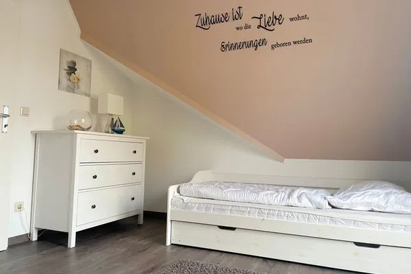 Schlafzimmer mit zwei Einzelbetten  Hafenstrasse 34 - Wohnung 8