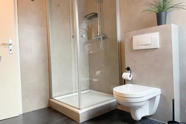 Badezimmer mit Dusche  Hafenstrasse 34 - Wohnung 8