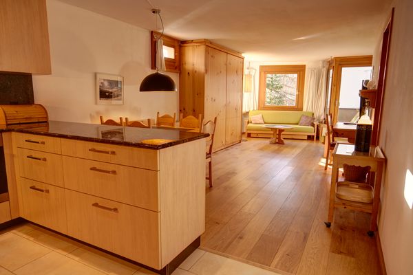 Chesa Munteratsch 2-Zimmerwohnung 408 Typ F Silvaplana - Living room