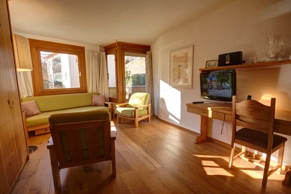 Chesa Munteratsch 2-Zimmerwohnung 408 Typ F Silvaplana - Living room