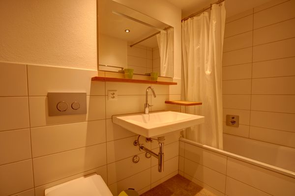 Chesa Munteratsch 2-Zimmerwohnung 408 Typ F Silvaplana - Bathroom