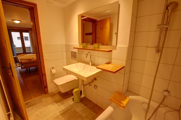Chesa Munteratsch 2-Zimmerwohnung 408 Typ F Silvaplana - Bathroom