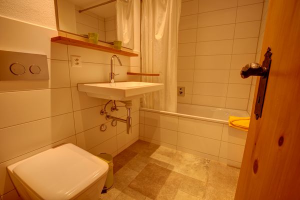 Chesa Munteratsch 2-Zimmerwohnung 408 Typ F Silvaplana - Bathroom
