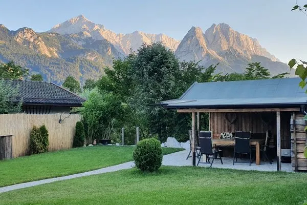 Garden view  Ferienhaus Loisachufer