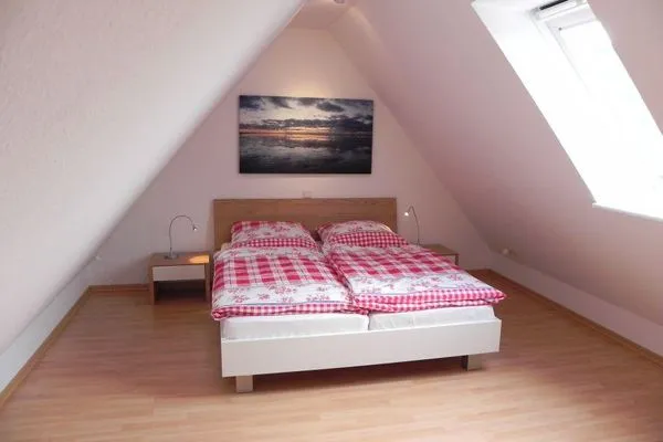 Doppelbett in der Ferienwohnung Auer Lun in Nebel auf Amrum Haus Nordlicht Ferienwohnung *Auer Lun*