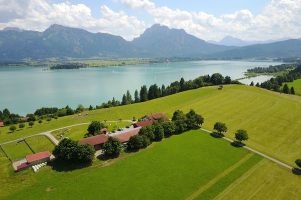 BIO-Bauernhof Salenberghof Ferienwohnung Bergsee Ferienwohnungen in Rieden am Forggensee - Vogelperspektive