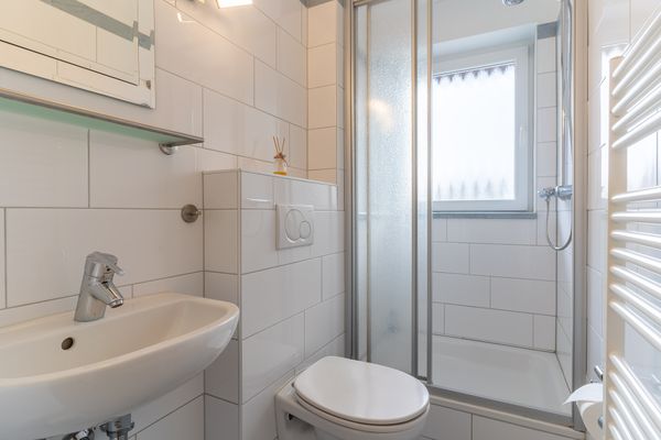  Whg. Seeschwalbe Haus Sonnenwinkel Böhl - Badezimmer