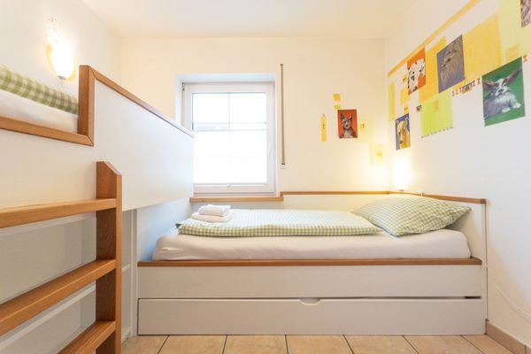 Altes Bauernhaus Hund Schmallenberg - Schlafzimmer 1 Wohnung Hund