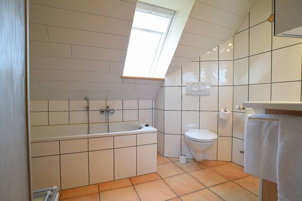 Haus am Spielplatz Taube Schmallenberg - Badezimmer Wohnung Taube