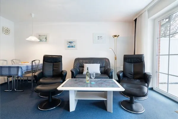 Wohnzimmer, Fernseher, Couch, Sofa, Esstisch, Sitzecke Gorch-Fock-Park Ferienwohnung "App. 3"