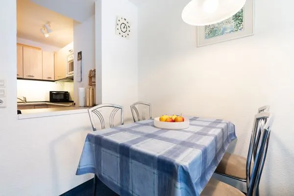 Wohnzimmer, Fernseher, Couch, Sofa, Esstisch, Sitzecke Gorch-Fock-Park Ferienwohnung "App. 3"