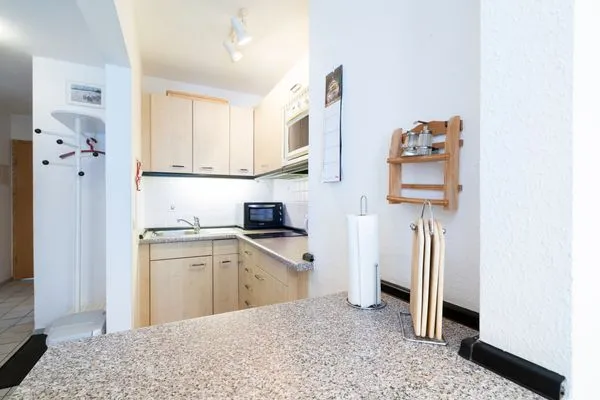 Küche, Wasserkocher, Mikrowelle, Kaffeemaschine Küchenschrank, Spüle, Kühlschrank Gorch-Fock-Park Ferienwohnung "App. 3"