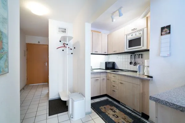 Küche, Wasserkocher, Mikrowelle, Kaffeemaschine Küchenschrank, Spüle, Kühlschrank Gorch-Fock-Park Ferienwohnung "App. 3"