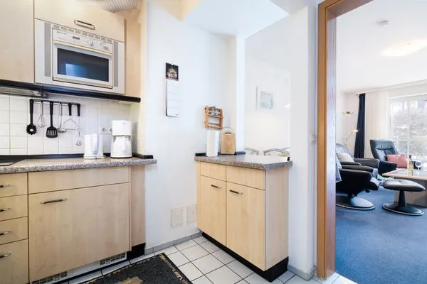 Küche, Wasserkocher, Mikrowelle, Kaffeemaschine Küchenschrank, Spüle, Kühlschrank Gorch-Fock-Park Ferienwohnung "App. 3"
