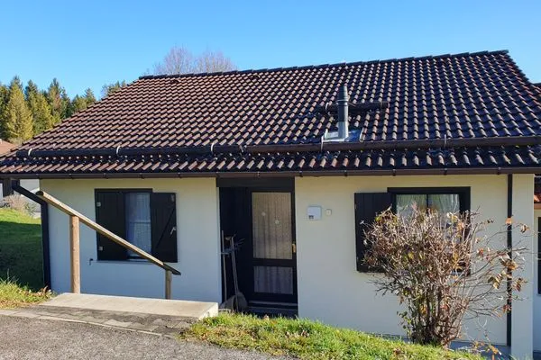 Fassade / Eingang Feriendorf Hochbergle Haus 111