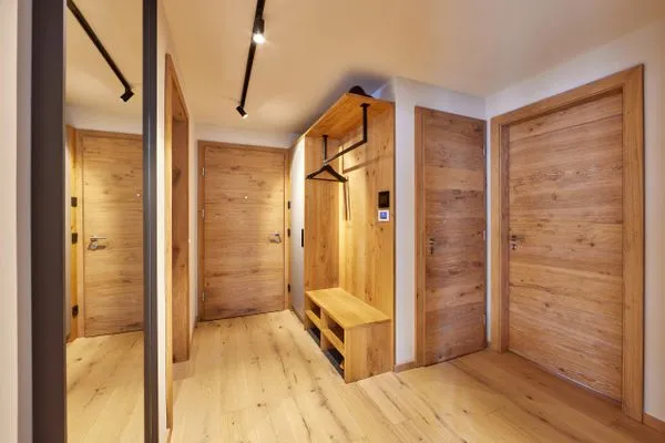 Facade / entrance  Wax-N-Stein