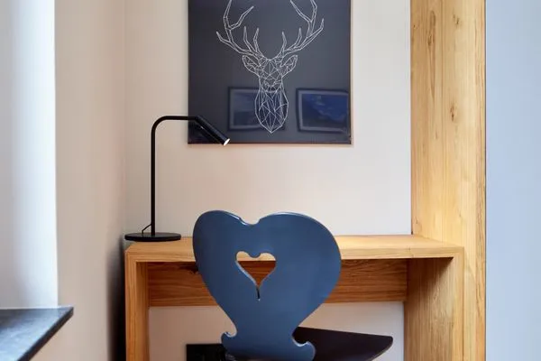 Decorative detail  Wax-N-Stein