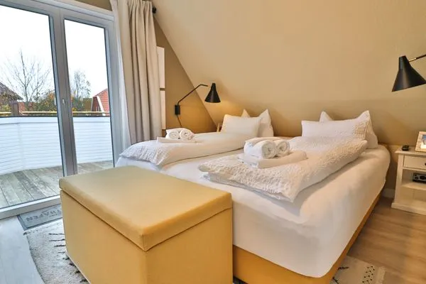   Langeooger Viermaster - Gelbes Segel