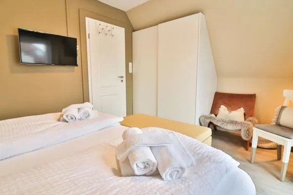   Langeooger Viermaster - Gelbes Segel