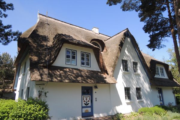 Achtern Diek Haus 6 Wohnung 1 Zingst - Fassade / Eingang