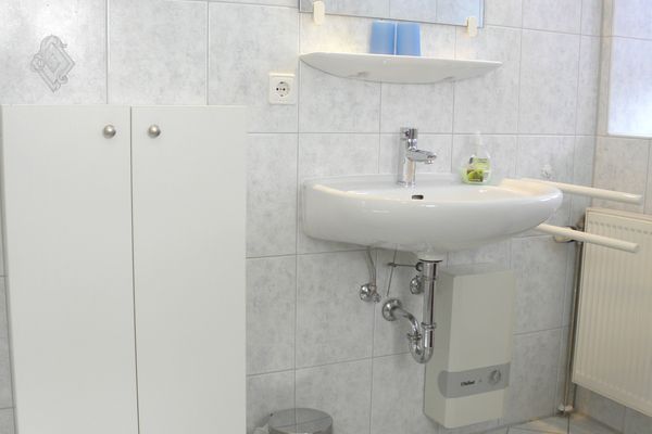 Achtern Diek Haus 7 Wohnung 5 Zingst - Badezimmer