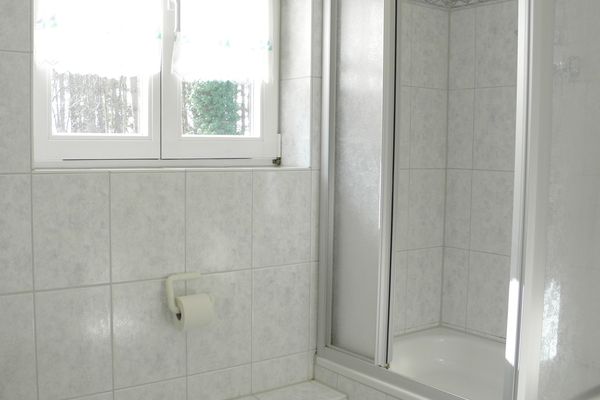 Achtern Diek Haus 7 Wohnung 5 Zingst - Badezimmer