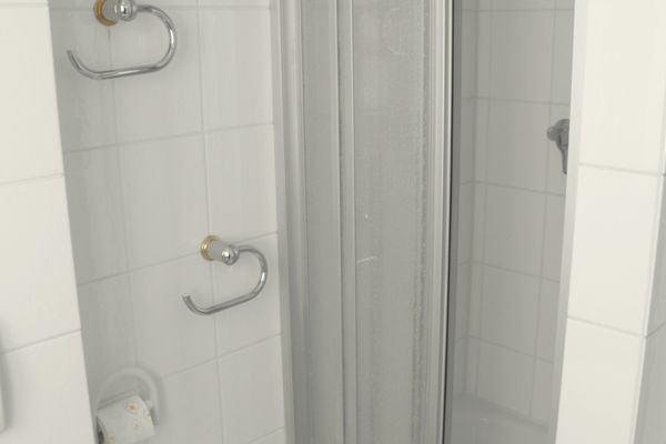 Achtern Diek Haus 10 Wohnung 1 Zingst - Badezimmer