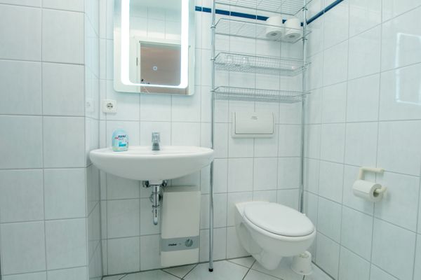 Achtern Diek Haus 10 Wohnung 2 Zingst - Badezimmer