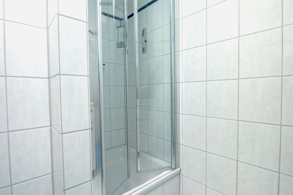 Achtern Diek Haus 10 Wohnung 2 Zingst - Badezimmer