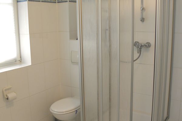 Achtern Diek Haus 10 Wohnung 5 Zingst - Badezimmer